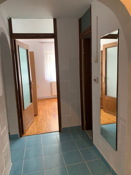 Inchiriez apartament 3 camere parter