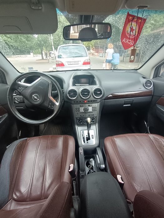 Продавам Опел антара