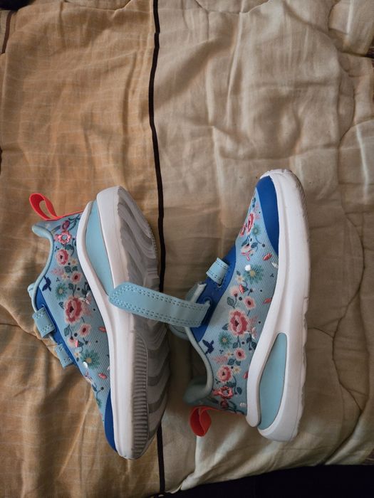 Пантофи за момиче