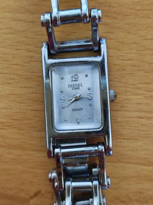 Часовник Diesel отлично състояние работещ с батерия