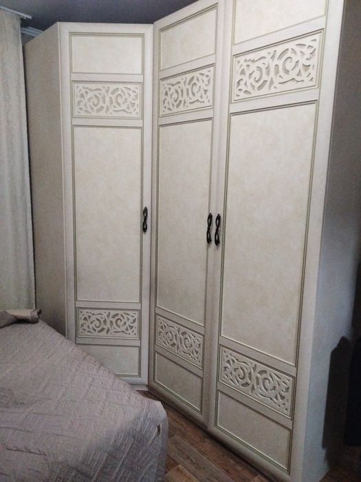 СРОЧНО!  Продается шкаф для одежды угловой