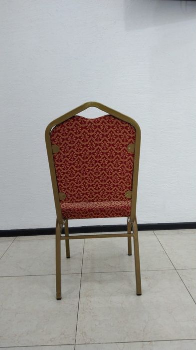 Стул очень крепкий металический