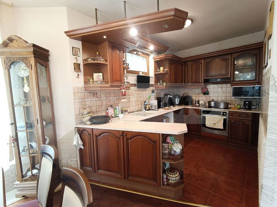 Продава се Къща в Варна, Виница - 294 кв.м за 1902 €/кв.м - Снимка #4