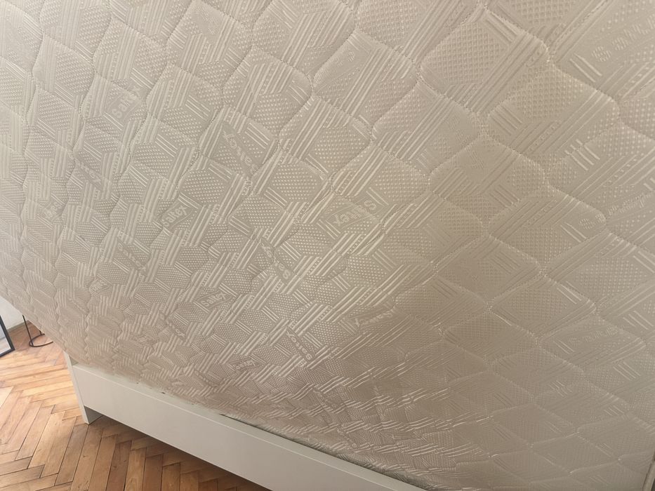 Saltea cu arcuri 160x200 (stare impecabilă)