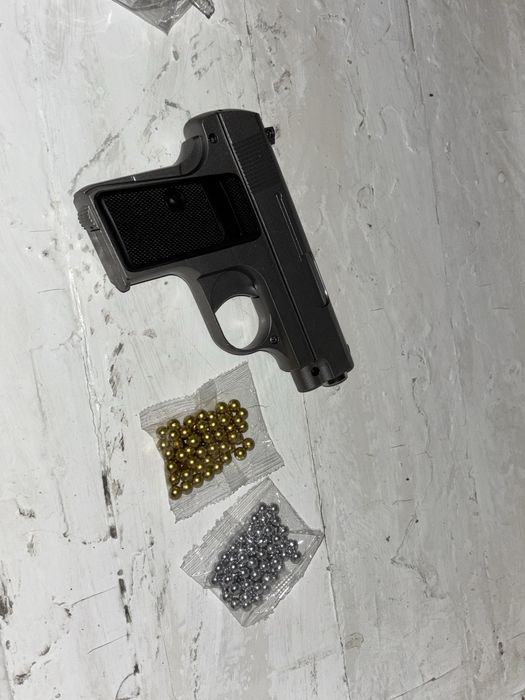 Продам пистолет с потронами алюминивый