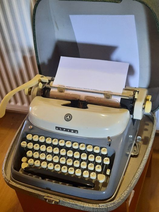Mașină de scris Alpina funcțională