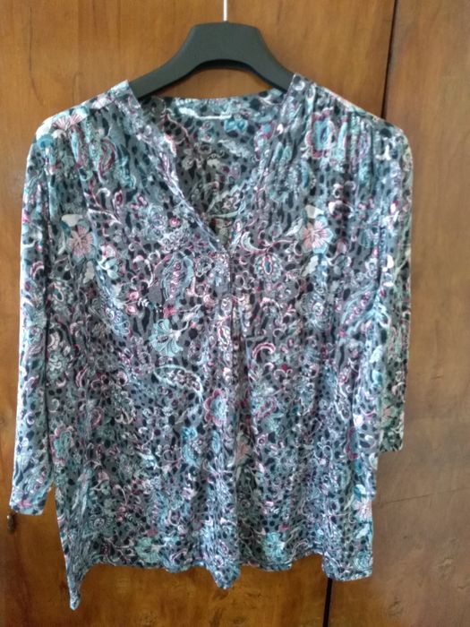 Vând bluze noi cu mânecă lunga, elegante, mărime mare