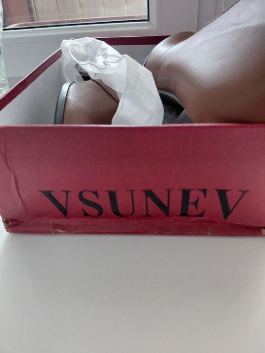 Продам   ботильоны кожаные 40 размер