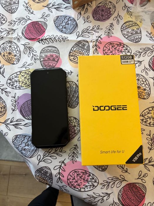 Продавам удароустойчив телефон Doogee V30 pro