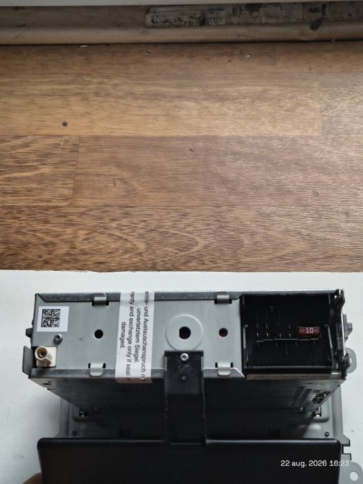 Radio-CD original Volkswagen model RCD 210