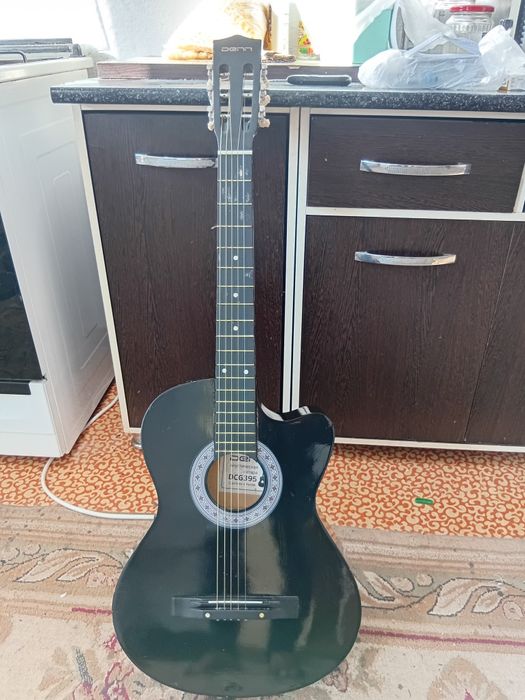 Продам гитару Б/у