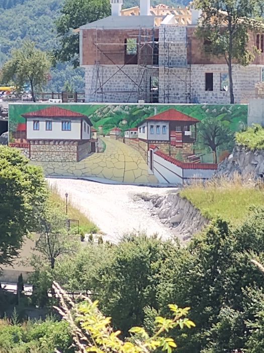 Художествено Рисуване на Стени - Интериор и Фасади (Над 20 г. опит)