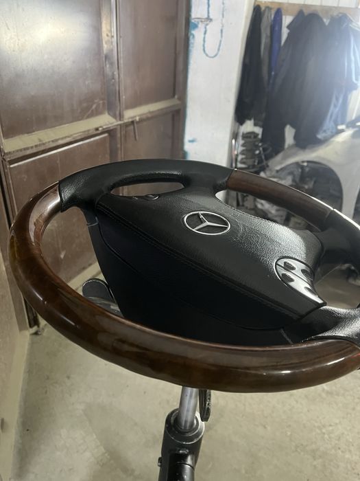 Руль на Мерс снят с Гелена