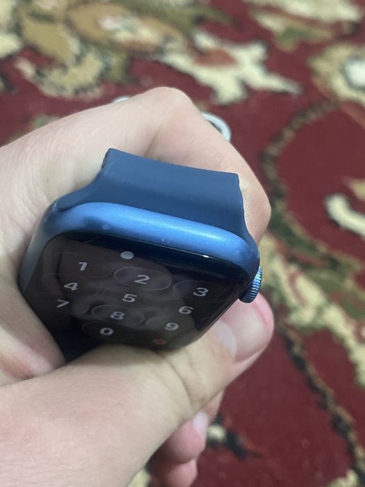 Apple Watch Series 7 (45 мм).