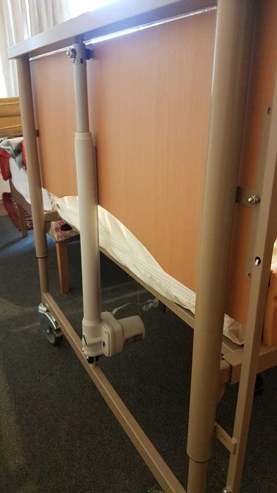 Pat electric medical cu saltea, husa, Vermeiren Luna Basic 2, reglabil