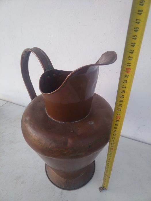 Лот от 6 броя бакърени/медни съдове.
1. Голям медна ваза 
2. Голям под