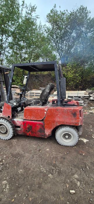 Вилочный погрузчик.