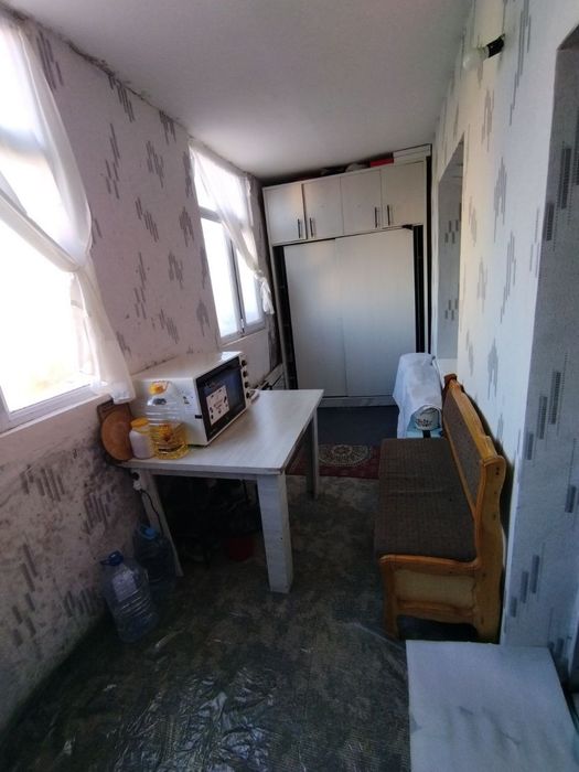 Uy sotiladi 4 xonali,Qarshi centerda joylashgan