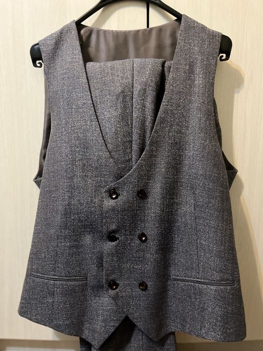 Продам костюм тройку