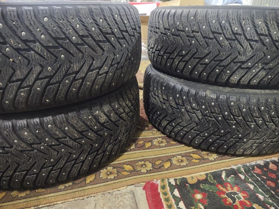Nokian Hakkapeliitta 8 215/55 R17