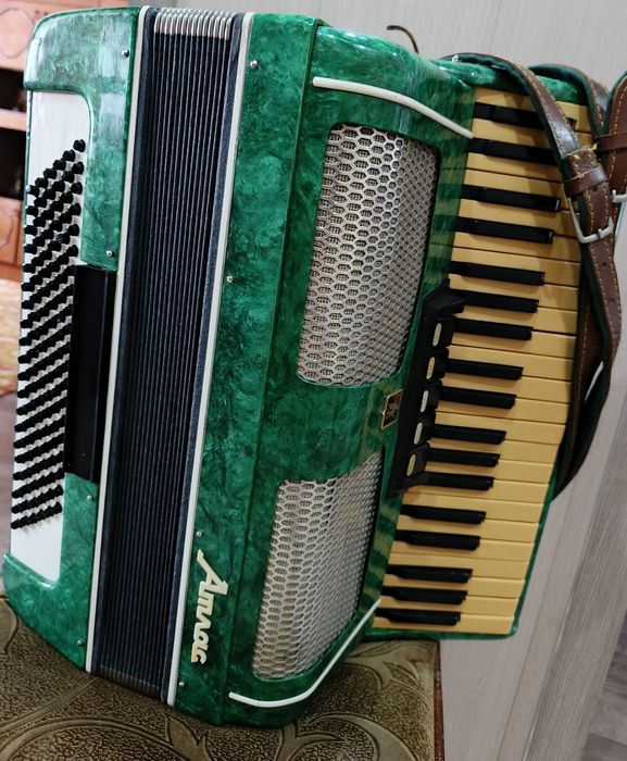 Продаются музыкальные инструменты