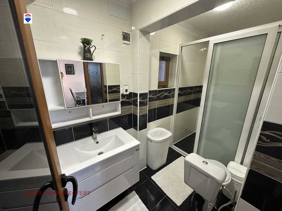 Къща на два етажа за продажба гр. Две могили