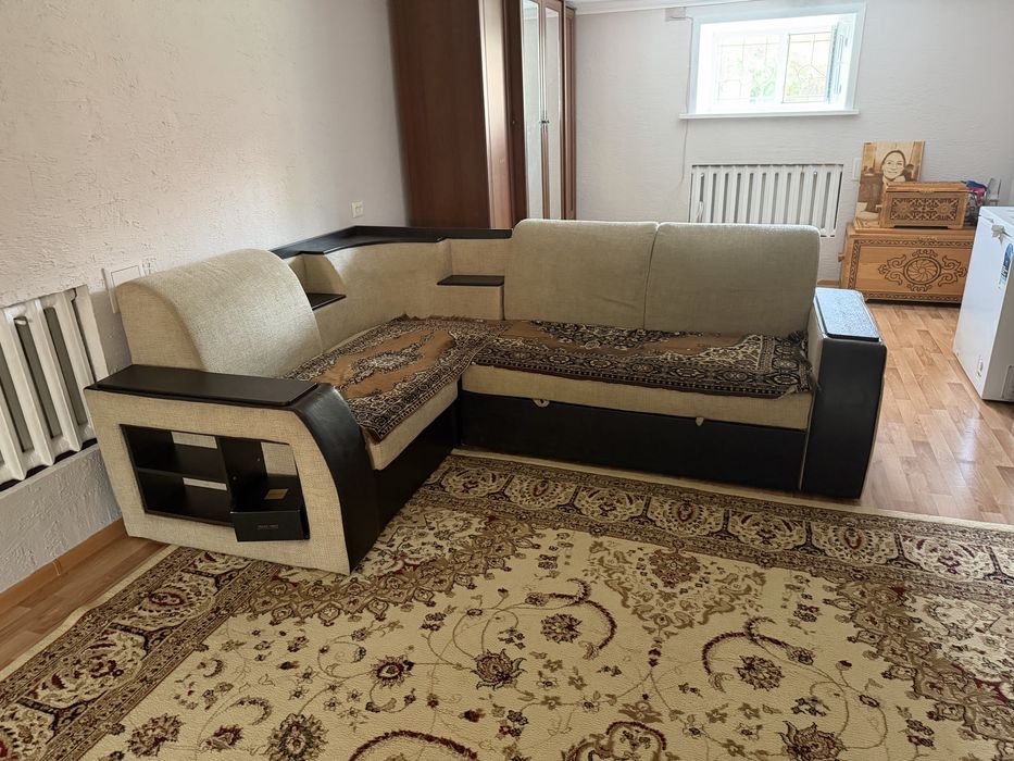 Продаю угловой диван