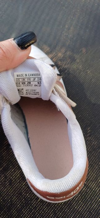 Adidașii fata în stare perfecta