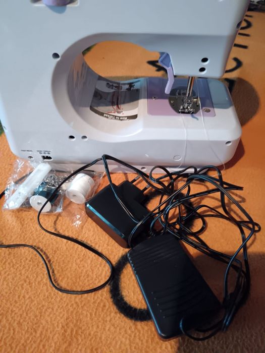 Vând Masină de Cusut Electrică PortabilăNouă