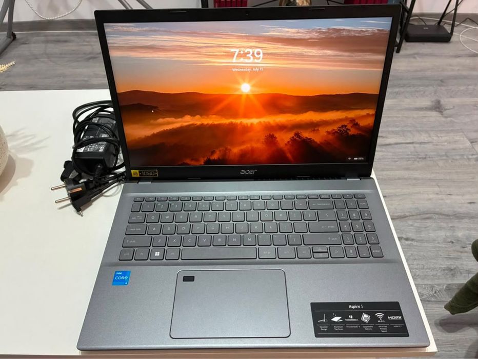 Laptop Acer Aspire 5 A515-57-51VM