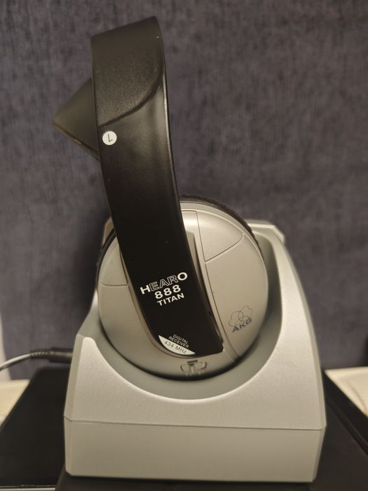AKG Hearo 888 Titan