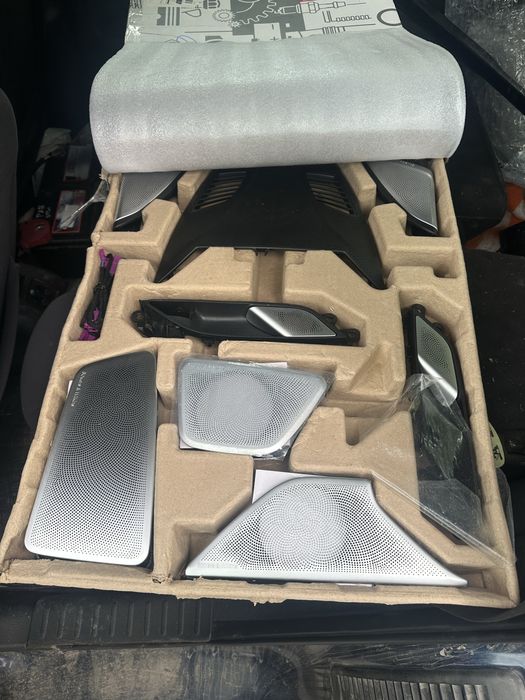 BMW G30 G31 F90 Капаци за Тонколони Bowers & Wilkins Style с Подсветка – Base Audio System 2016-2023
