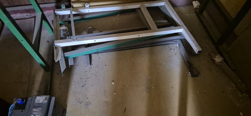 Parta va parta oyoqlari sotiladi oquv kursiniki