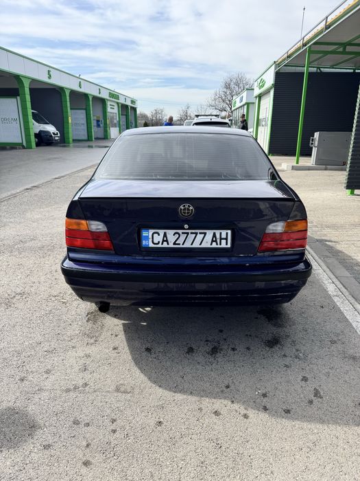 Продавам BMW e36 Седан