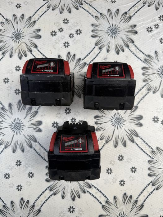 Акумулаторна батерия Milwaukee M18B5, 18 V, 5 Ah, литиево-йонна