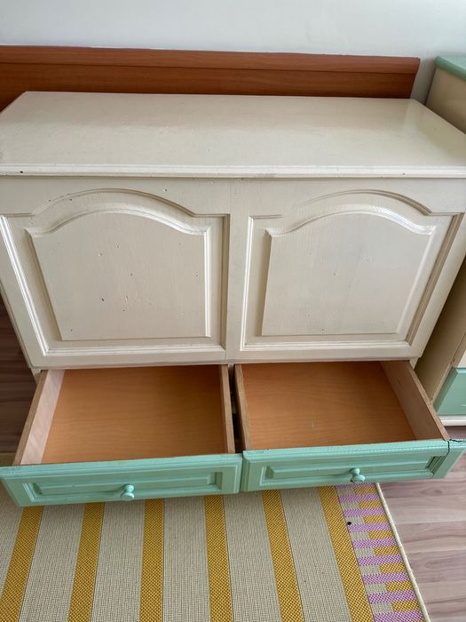 Мебели обзавеждане за детска стая - легла, гардероб, скрин, ракла,бюро