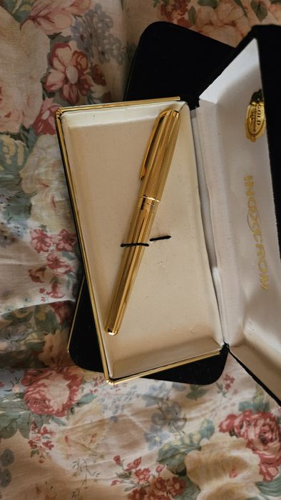 Stilou ST Dupont Paris penita aur 18 k