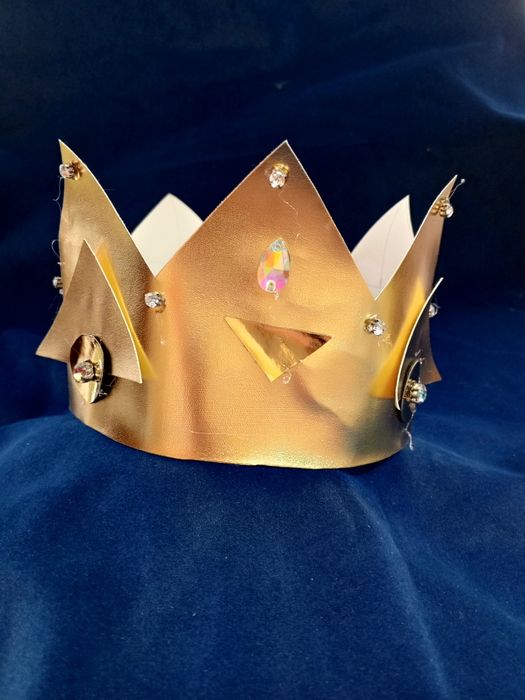 Короны на заказ, кожзам 
Звоните или пишите в ТГ в любое время 
Смотри