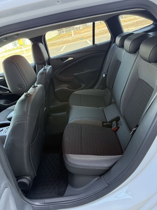 Opel Astra Sports Tourer 1.5d automat