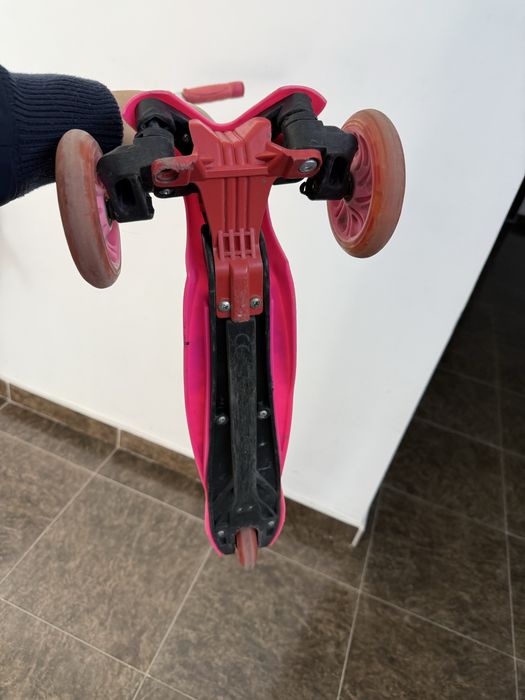 Продам самокат целый