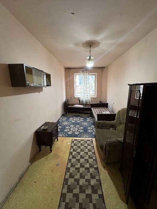 Продается 2х ком квартира на 2 этаже вдоль дороги на Вокзале УзГазОил