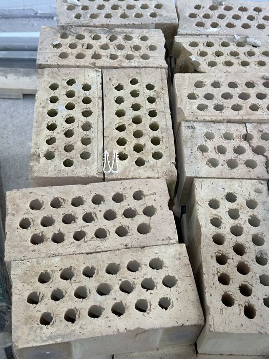 Продаю кирпич 150 штук