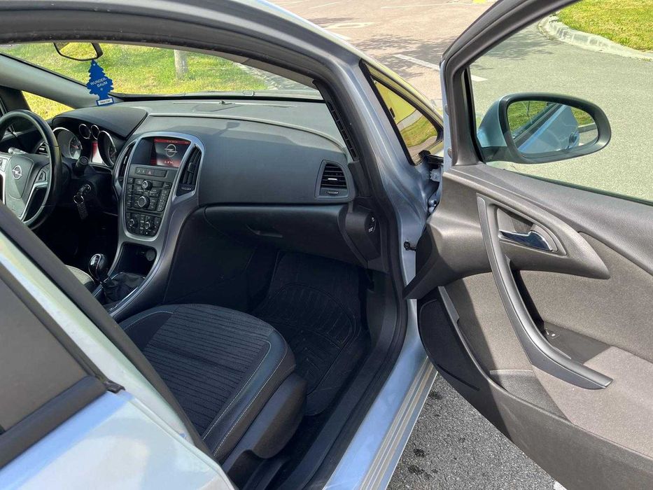 Opel Astra J, an 2017, Sedan, 1,4 l Turbo,  Benzina