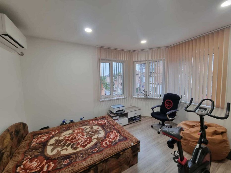 Топ цена-Етаж от къща, гр. Ямбол Център