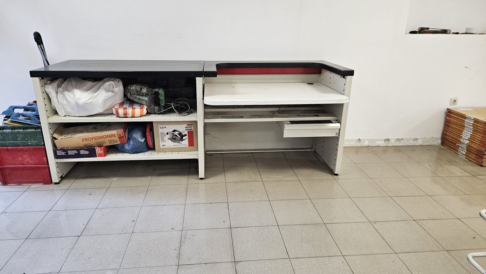 Фронт офис Бюро-Италианско