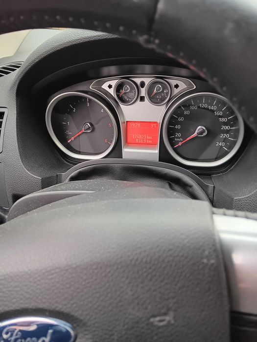 FORD Kuga 2011 — imagine 3