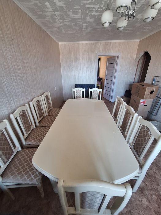 Продаю шкаф, стол и стульев