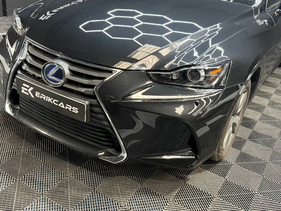 Vând Lexus IS 300
