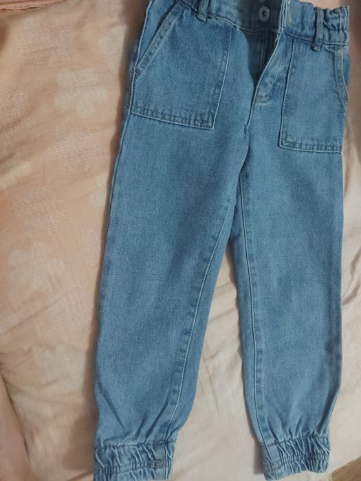 Продам джинсы для девочки 5-7 лет
