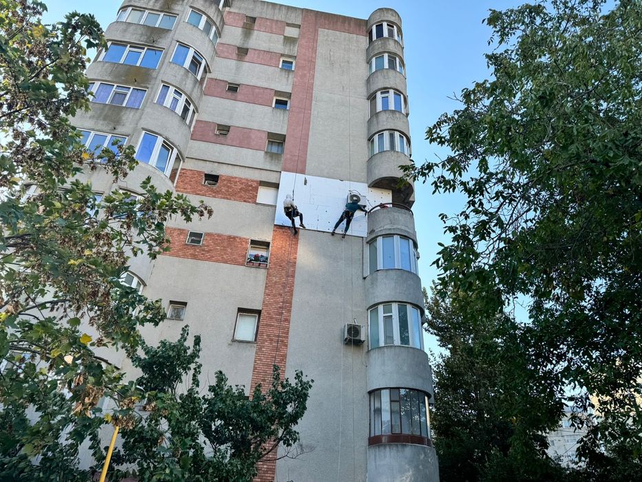 Izolații exterioare 150 RON/MP cu Alpinisti utilitari factura inclusa